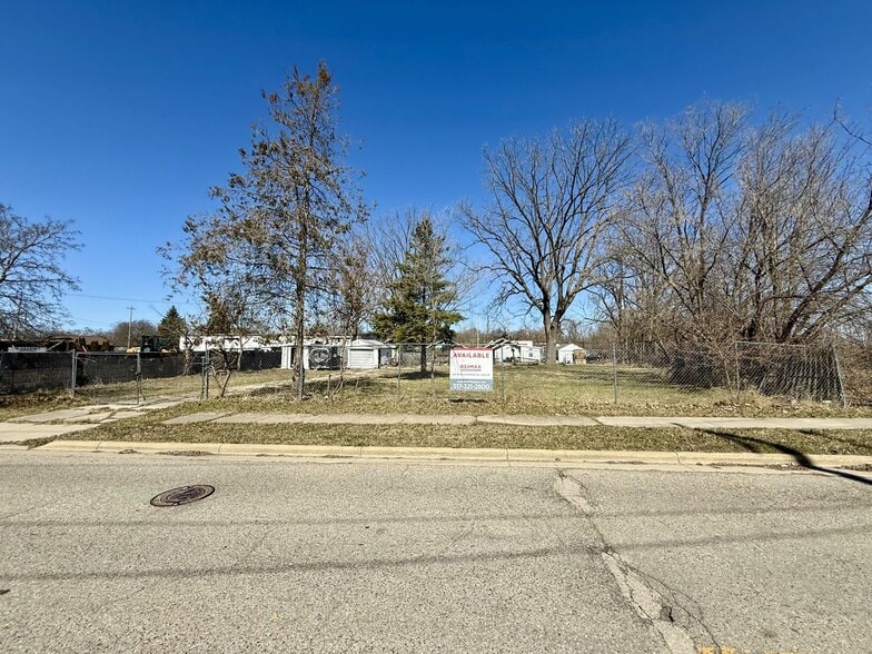 913 E Gier St, Lansing, MI for sale - Building Photo - Image 1 of 8