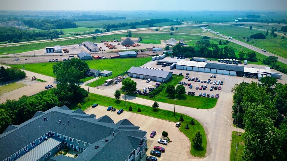 2014 Cabintown Rd, Bloomington, IL à vendre - Photo du bâtiment - Image 2 de 7