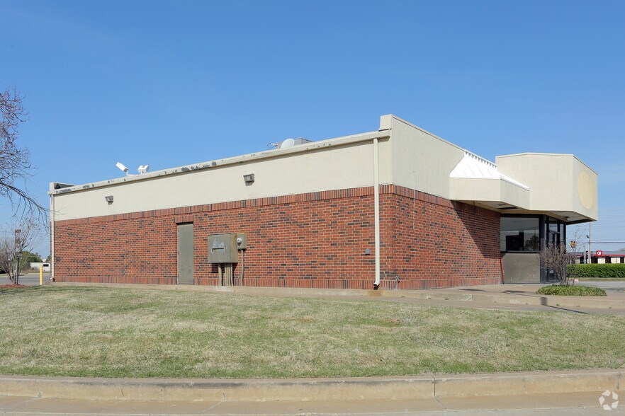 5115 S Mingo Rd, Tulsa, OK à louer - Photo du bâtiment - Image 2 de 6