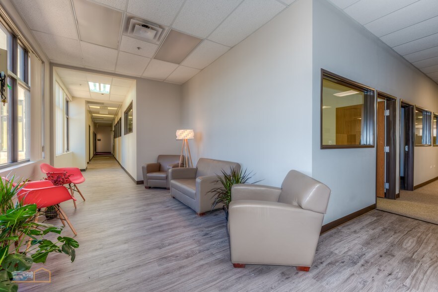 1376 Miners Dr, Lafayette, CO à louer - Photo du bâtiment - Image 3 de 15