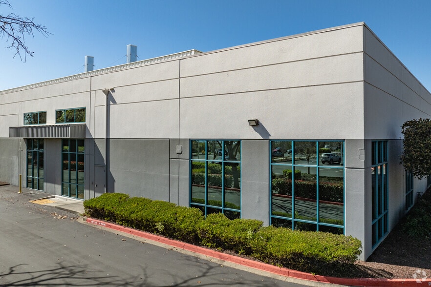 1758-1770 Corporate Cir, Petaluma, CA for lease - Building Photo - Image 2 of 5