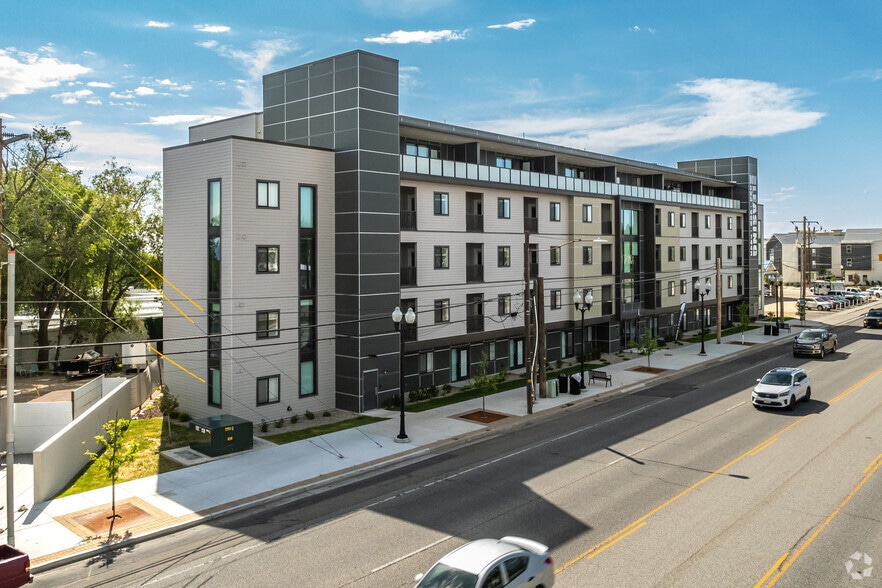 230 S State St, Clearfield, UT à vendre - Photo du bâtiment - Image 3 de 15