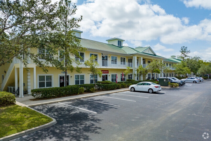 1860 82nd Ave, Vero Beach, FL à louer - Photo du bâtiment - Image 3 de 11