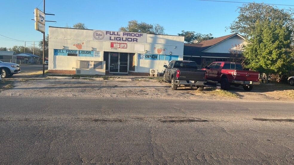 100 Ave H, Poteet, TX for sale - Building Photo - Image 2 of 5