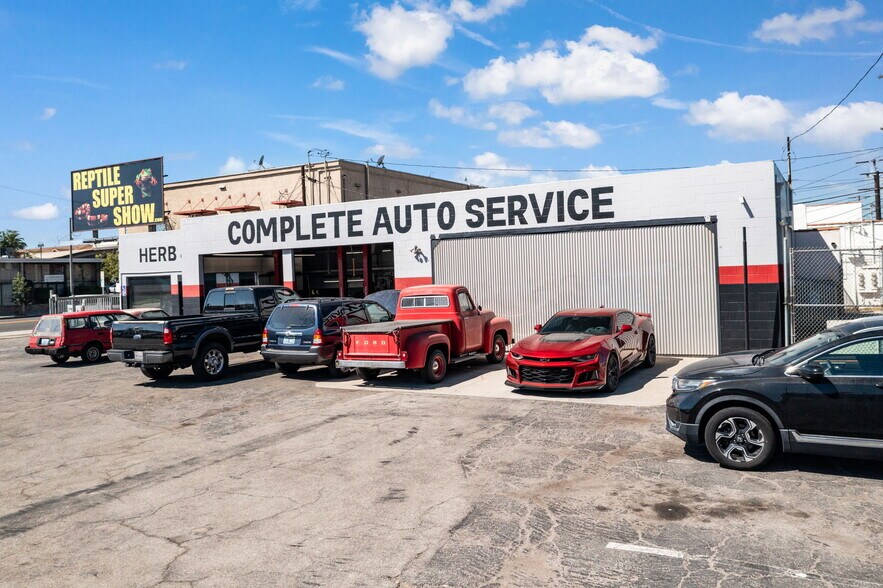 2337 E 7th St, Long Beach, CA à vendre - Photo du bâtiment - Image 2 de 16