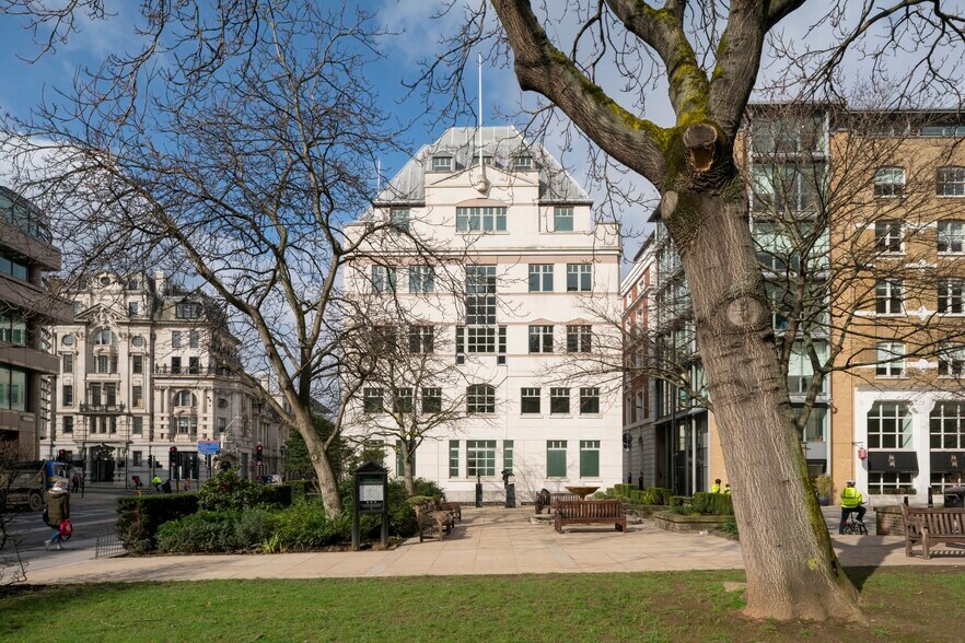 61 Queen St, Londres à vendre - Photo du bâtiment - Image 1 de 1