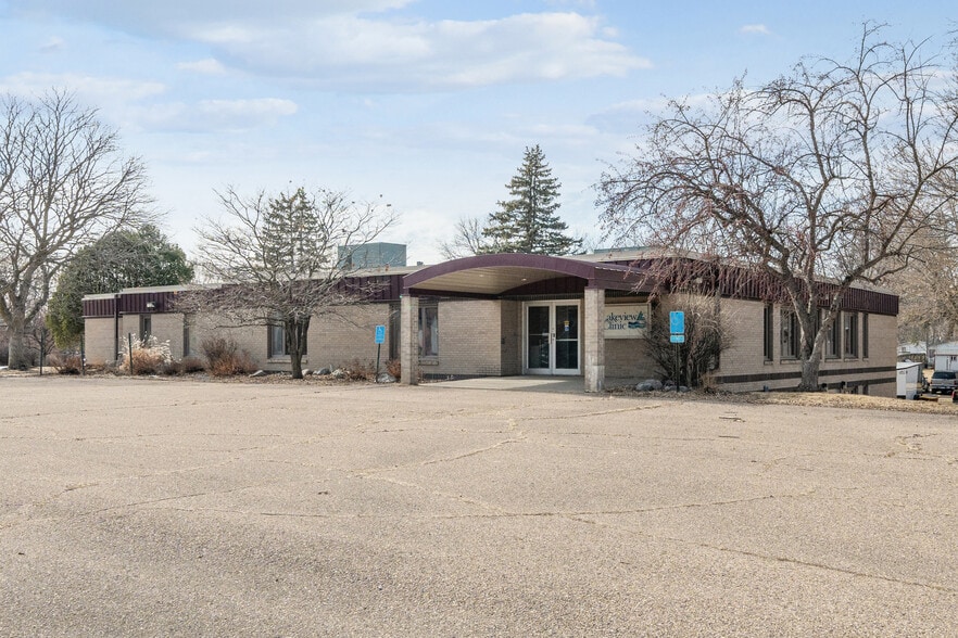 309 Jefferson Ave SW, Watertown, MN for lease - Primary Photo - Image 1 of 5