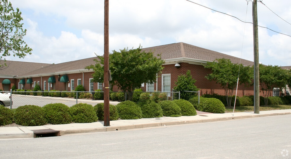 852 Tidewater Dr, Norfolk, VA for lease - Building Photo - Image 1 of 4