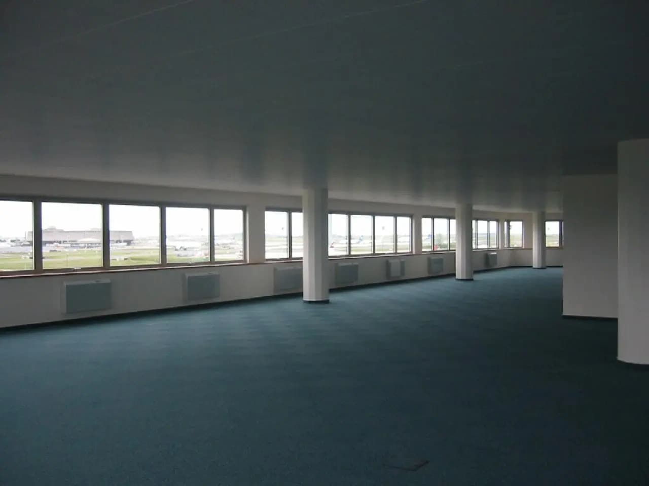 3 Place De Berlin, Tremblay-en-France for lease Building Photo- Image 1 of 11