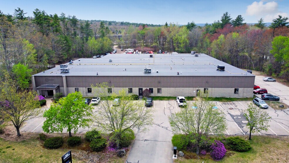 340 Commerce Way, Pembroke, NH à vendre - Photo du bâtiment - Image 2 de 9