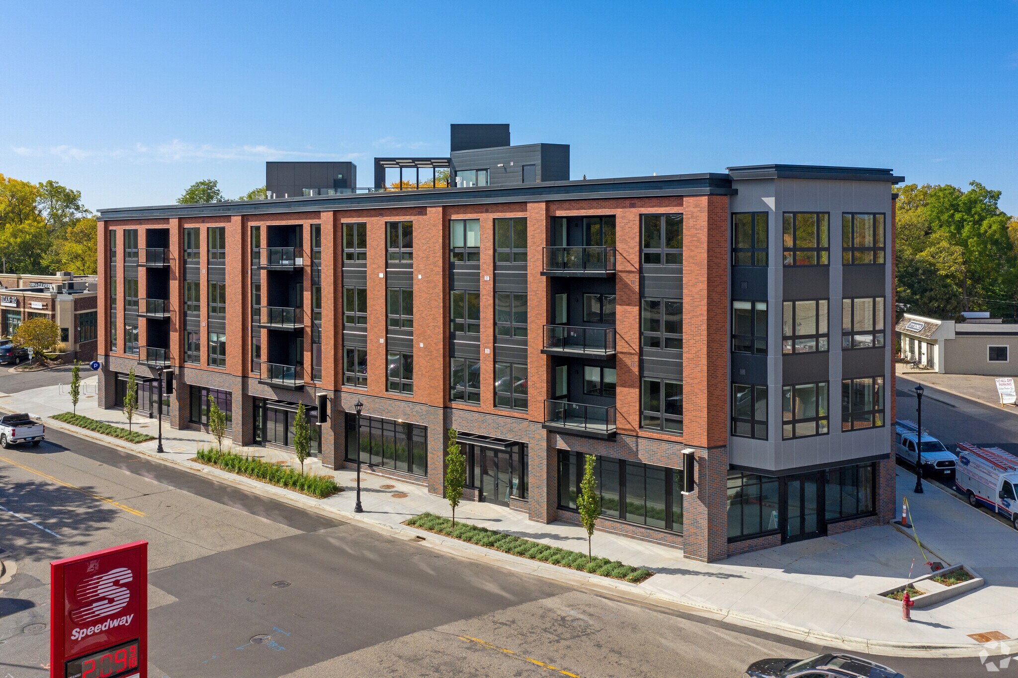 3901 Sunnyside Rd S, Edina, MN à louer Photo du bâtiment- Image 1 de 19