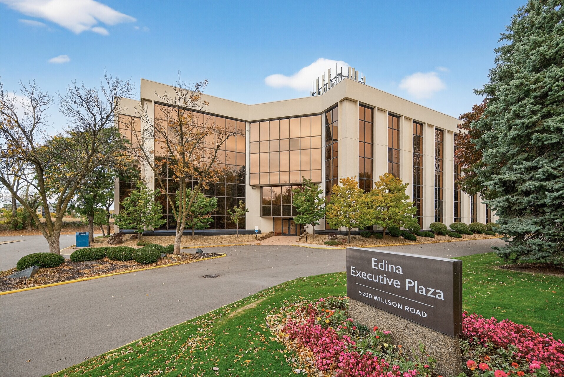 5200 Willson Rd, Edina, MN à louer Photo principale- Image 1 de 5