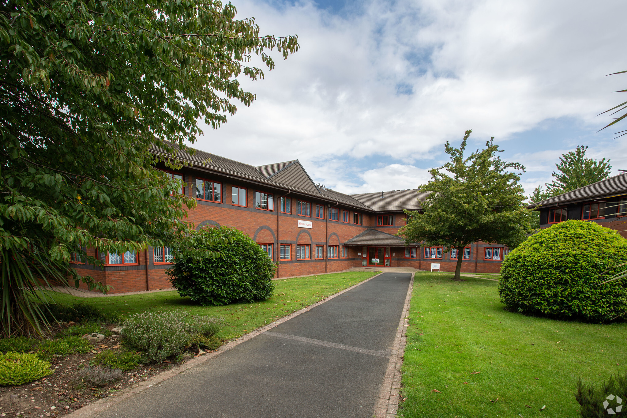 Two Woods Ln, Brierley Hill for lease Primary Photo- Image 1 of 4