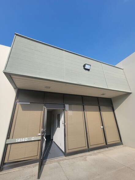 14140 Alondra Blvd, Santa Fe Springs, CA à louer - Photo du bâtiment - Image 2 de 8
