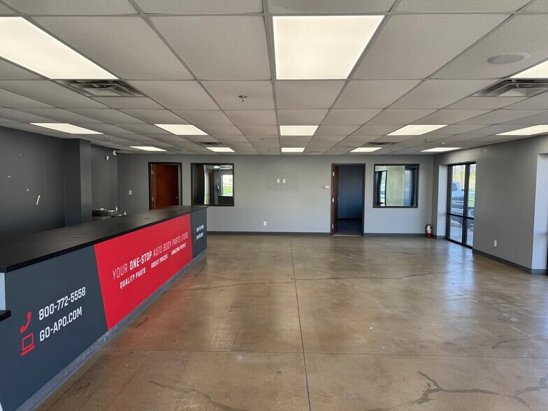 8305 Springdale Rd, Austin, TX à louer - Photo du bâtiment - Image 3 de 8