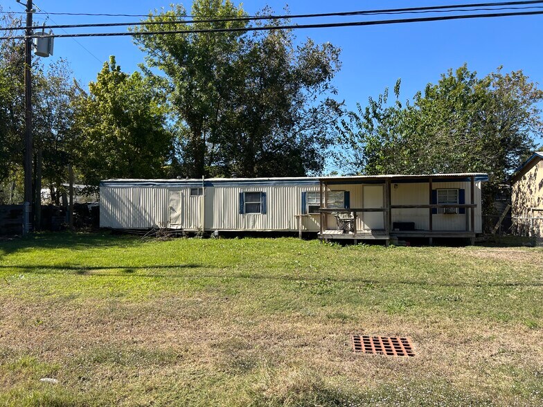 13935 Smith Road #101, Humble, TX à vendre - Photo du bâtiment - Image 2 de 8