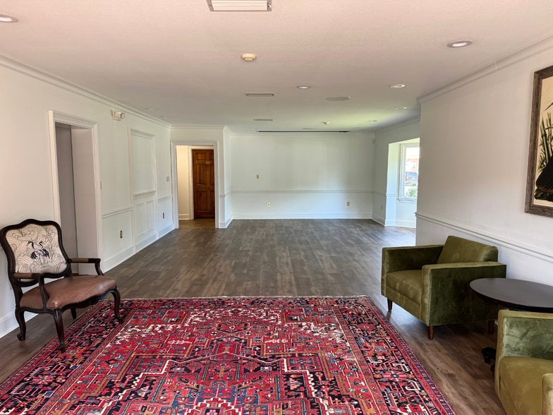 416 Gordon Ave, Thomasville, GA for lease - Interior Photo - Image 3 of 17