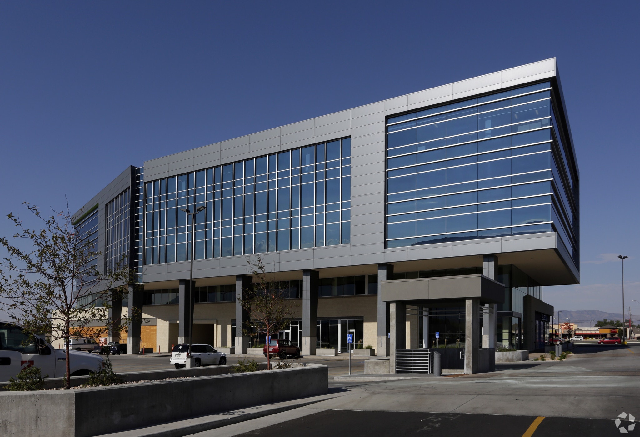 545 E University Pky, Orem, UT à louer Photo principale- Image 1 de 40