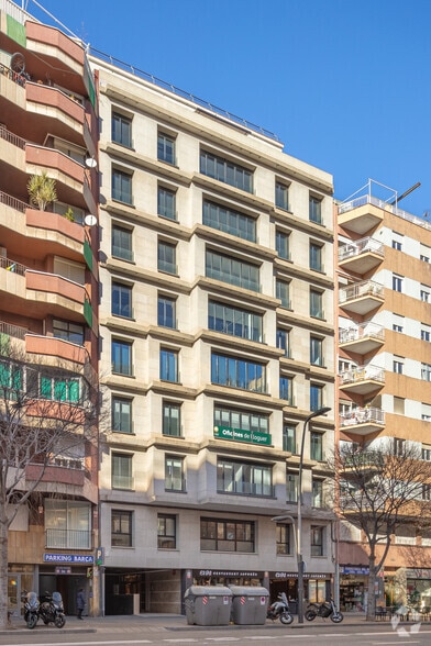 Avinguda de Madrid, 95, Barcelone, Barcelona à louer - Photo du bâtiment - Image 2 de 4