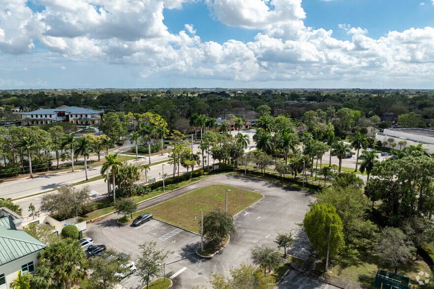 100 Civic Center Way, Royal Palm Beach, FL à vendre - Photo du bâtiment - Image 1 de 24