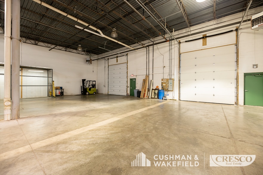 4461-4463 Renaissance Pky, Cleveland, OH for sale - Interior Photo - Image 3 of 9
