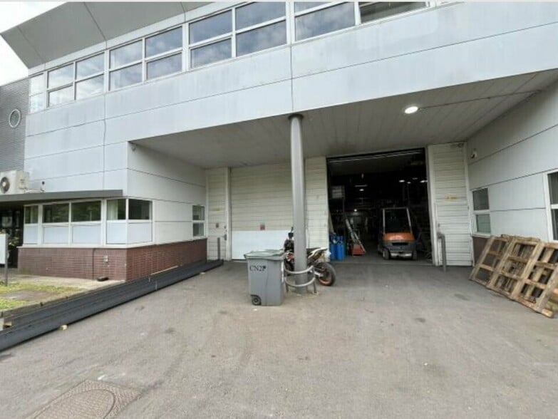 Flex in Bondy for lease - Building Photo - Image 3 of 6