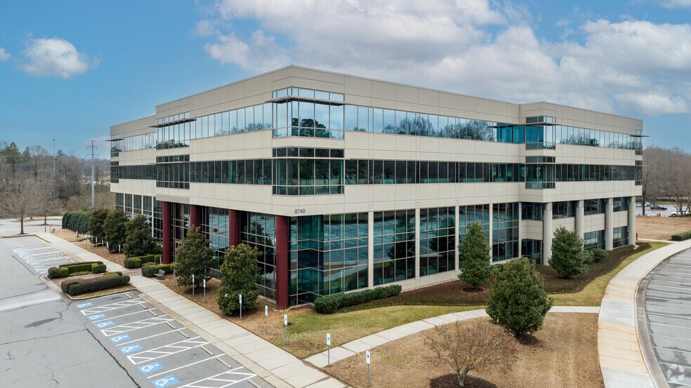 8740 Research Dr, Charlotte, NC à louer - Photo du bâtiment - Image 2 de 40