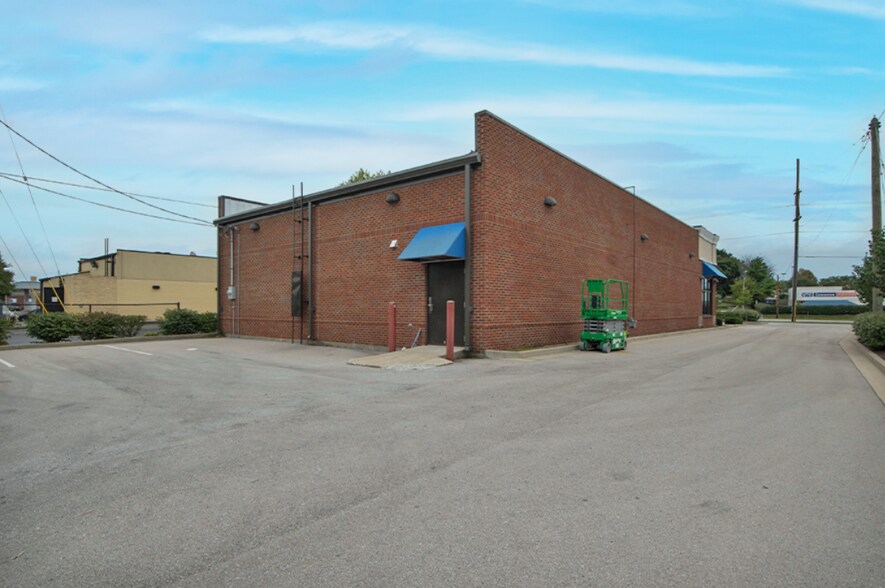539 W New Circle Rd, Lexington, KY à vendre - Photo du bâtiment - Image 3 de 4
