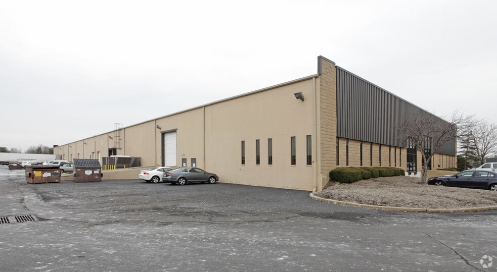 400 Corporate Ct, South Plainfield, NJ for lease - Building Photo - Image 2 of 3