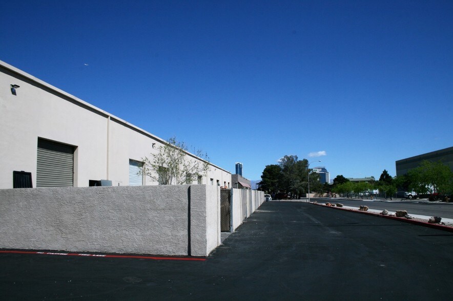 4280 W Reno Ave, Las Vegas, NV à louer - Photo du bâtiment - Image 3 de 4