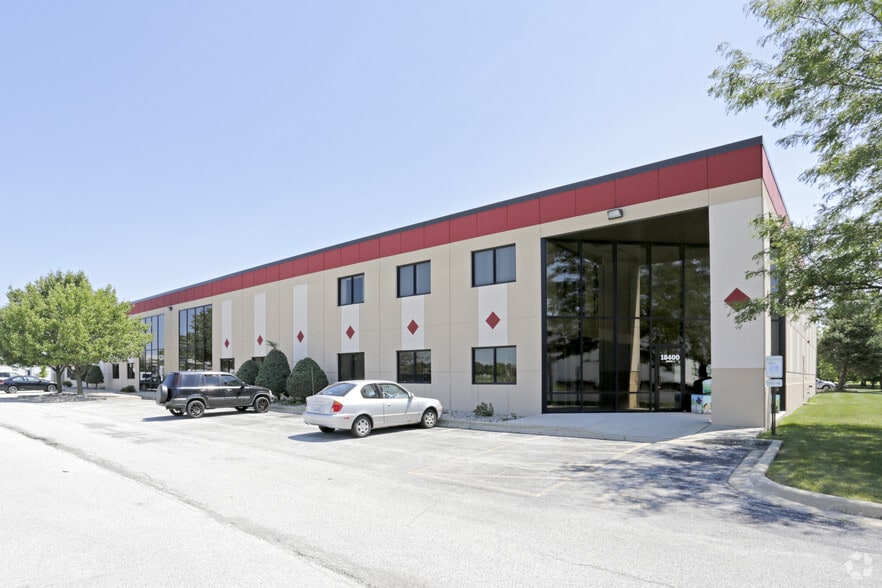 18400 76th Ave, Tinley Park, IL for lease - Building Photo - Image 2 of 16