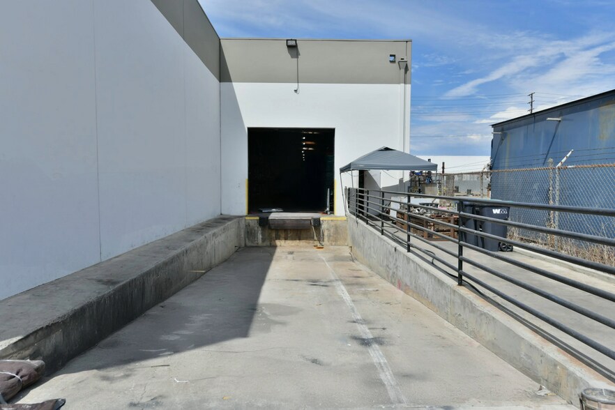 3051 E Maria St, Rancho Dominguez, CA à louer - Photo du bâtiment - Image 3 de 8