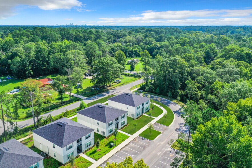 6421 Breezy Oaks Way, Jacksonville, FL à vendre - Photo du bâtiment - Image 2 de 34