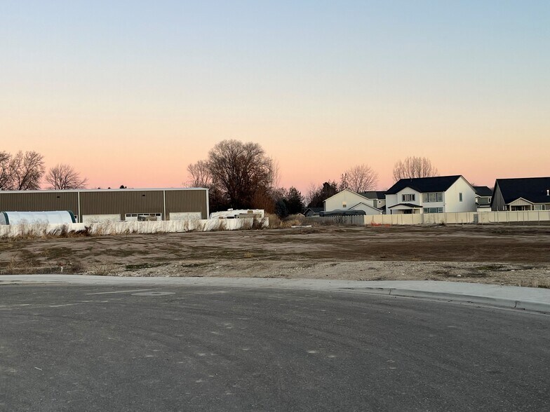 879 Bozic St, Middleton, ID à vendre - Photo du bâtiment - Image 2 de 3