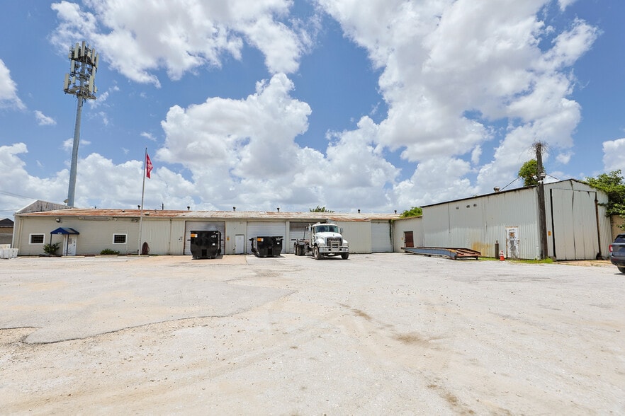 5719 Armour Dr, Houston, TX à vendre - Photo du bâtiment - Image 2 de 3