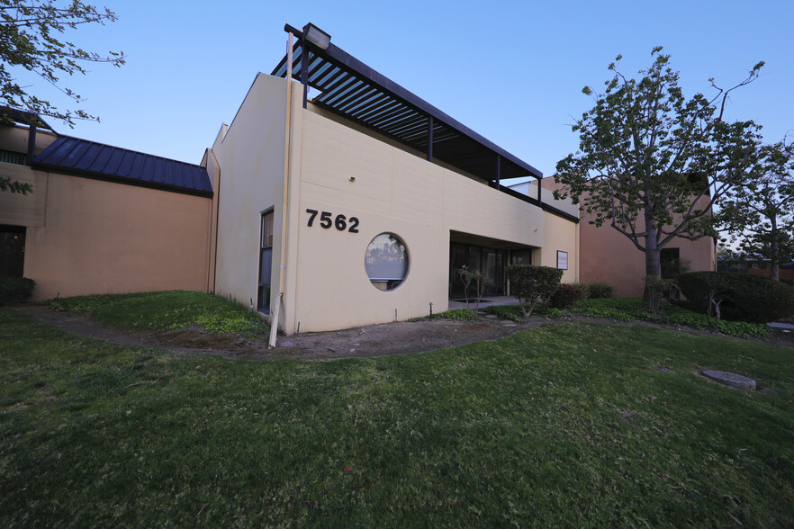 7562 Trade St, San Diego, CA for lease - Building Photo - Image 2 of 6