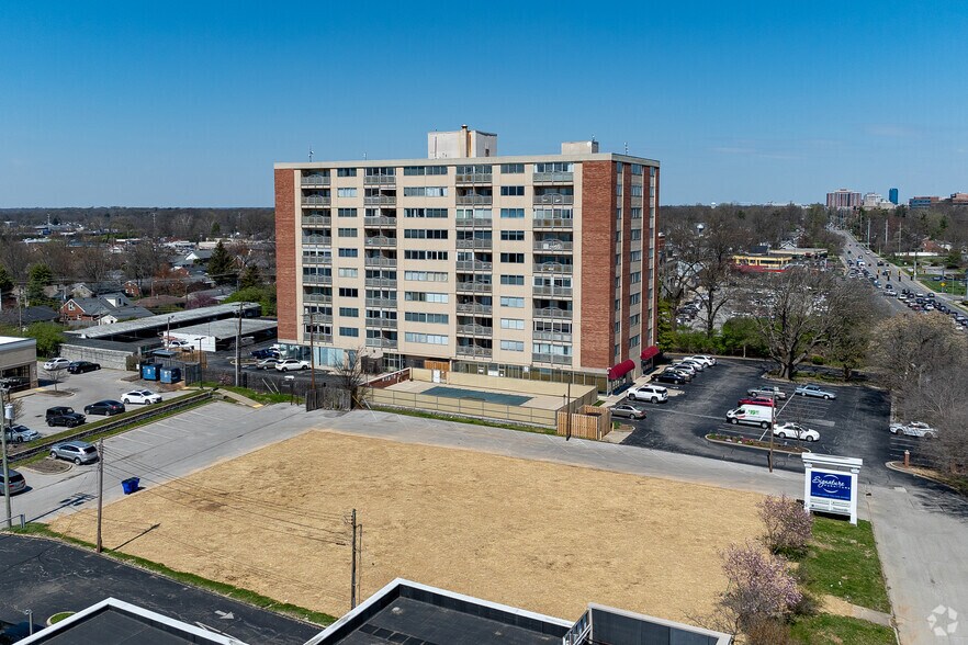 2121 Nicholasville Rd, Lexington, KY à vendre - Photo du bâtiment - Image 2 de 7