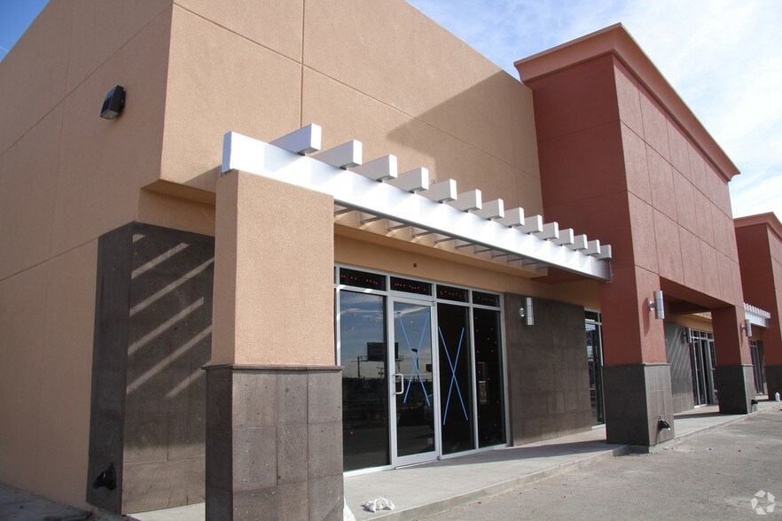 4164 N Mesa St, El Paso, TX à louer - Photo du bâtiment - Image 2 de 22