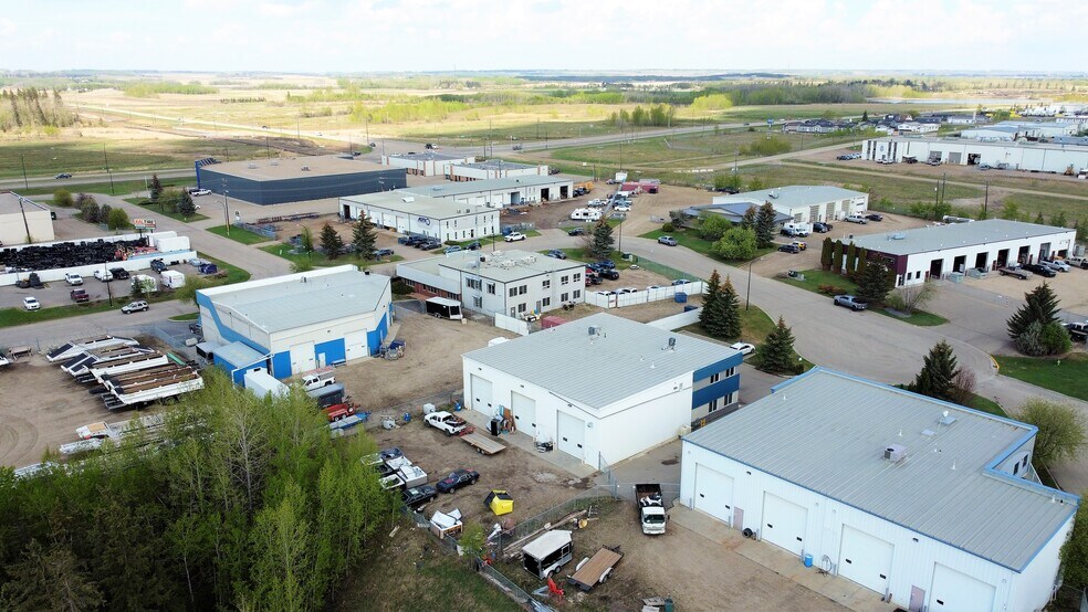 8121 49 Ave Close, Red Deer, AB à vendre - Photo du bâtiment - Image 3 de 26