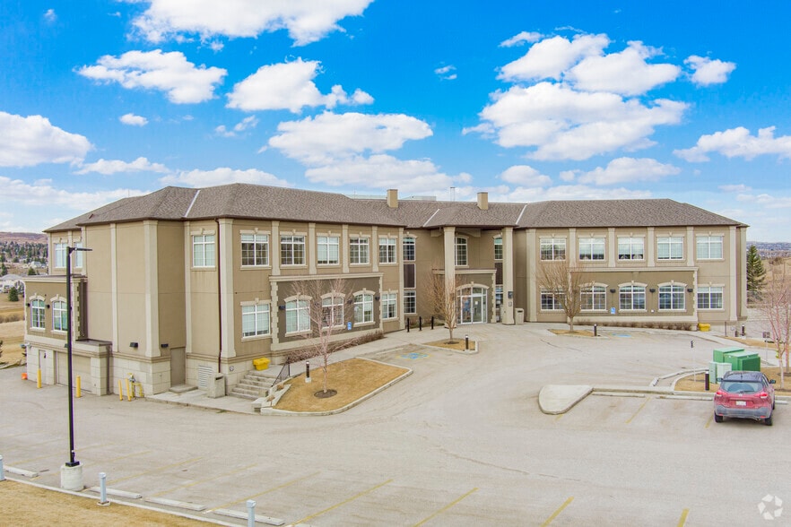 120 Country Hills Landing NW, Calgary, AB for sale - Primary Photo - Image 1 of 1