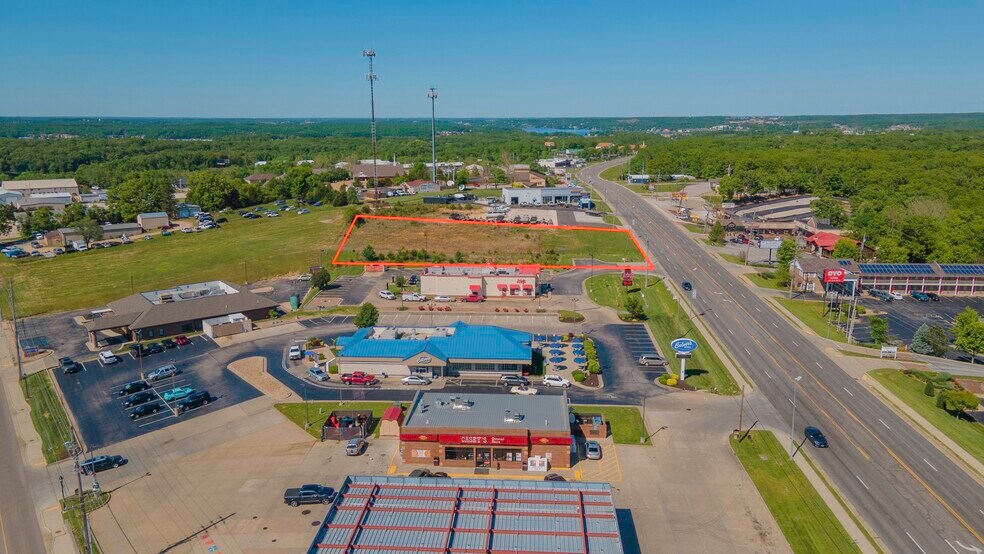5765-5771 Osage Beach Pky, Osage Beach, MO à vendre - Photo du bâtiment - Image 2 de 59