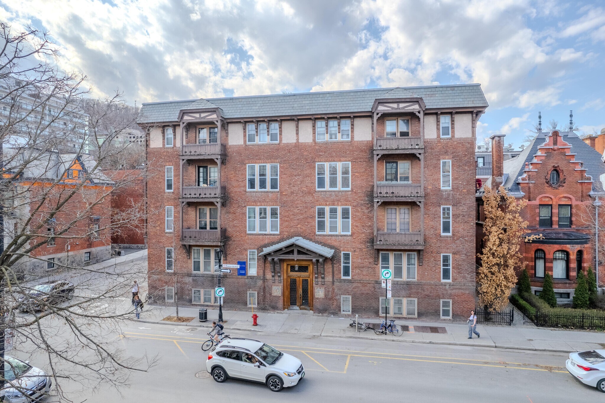 495 Rue Prince-Arthur O, Montréal, QC for sale Primary Photo- Image 1 of 1