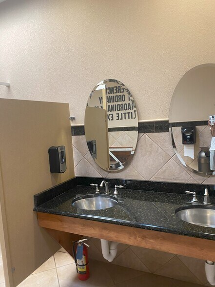 814 East Ave, Katy, TX for lease - Interior Photo - Image 2 of 8