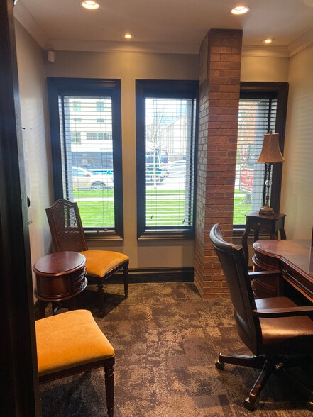 424 Waterloo St, London, ON for sale - Interior Photo - Image 3 of 19