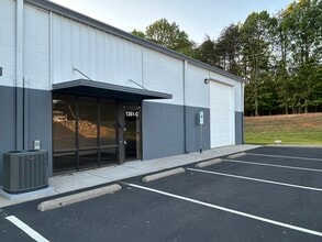 1381 South Park Dr, Kernersville, NC for lease Building Photo- Image 2 of 6