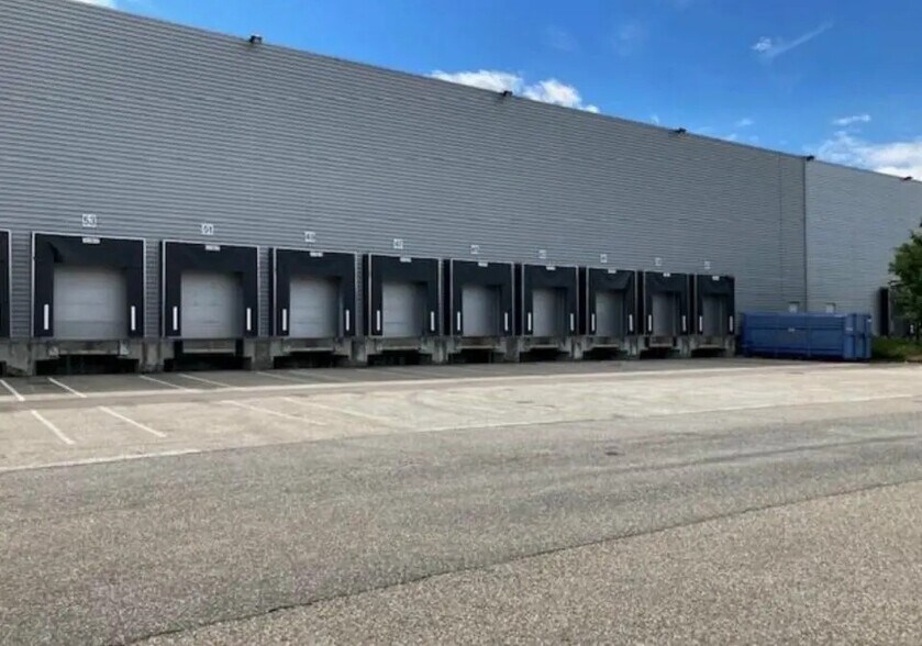 Industriel dans Mions à louer - Photo du bâtiment - Image 1 de 3