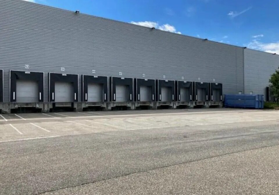 Industriel dans Mions à louer Photo du bâtiment- Image 1 de 4