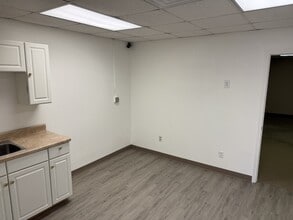 38-40 Wilson Rd, Humble, TX for lease Building Photo- Image 2 of 6