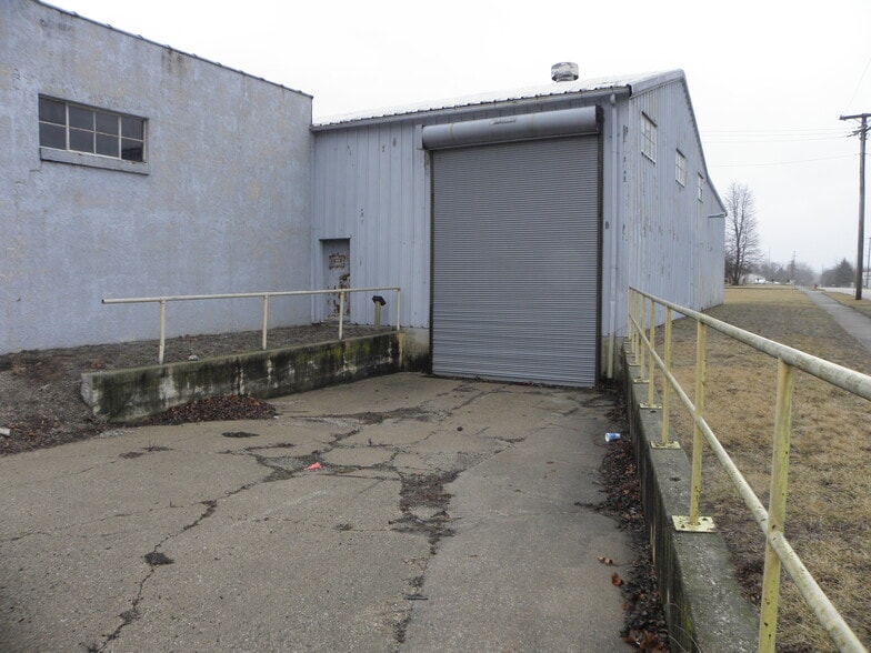 922 Armstrong St, Morris, IL for lease - Building Photo - Image 2 of 24