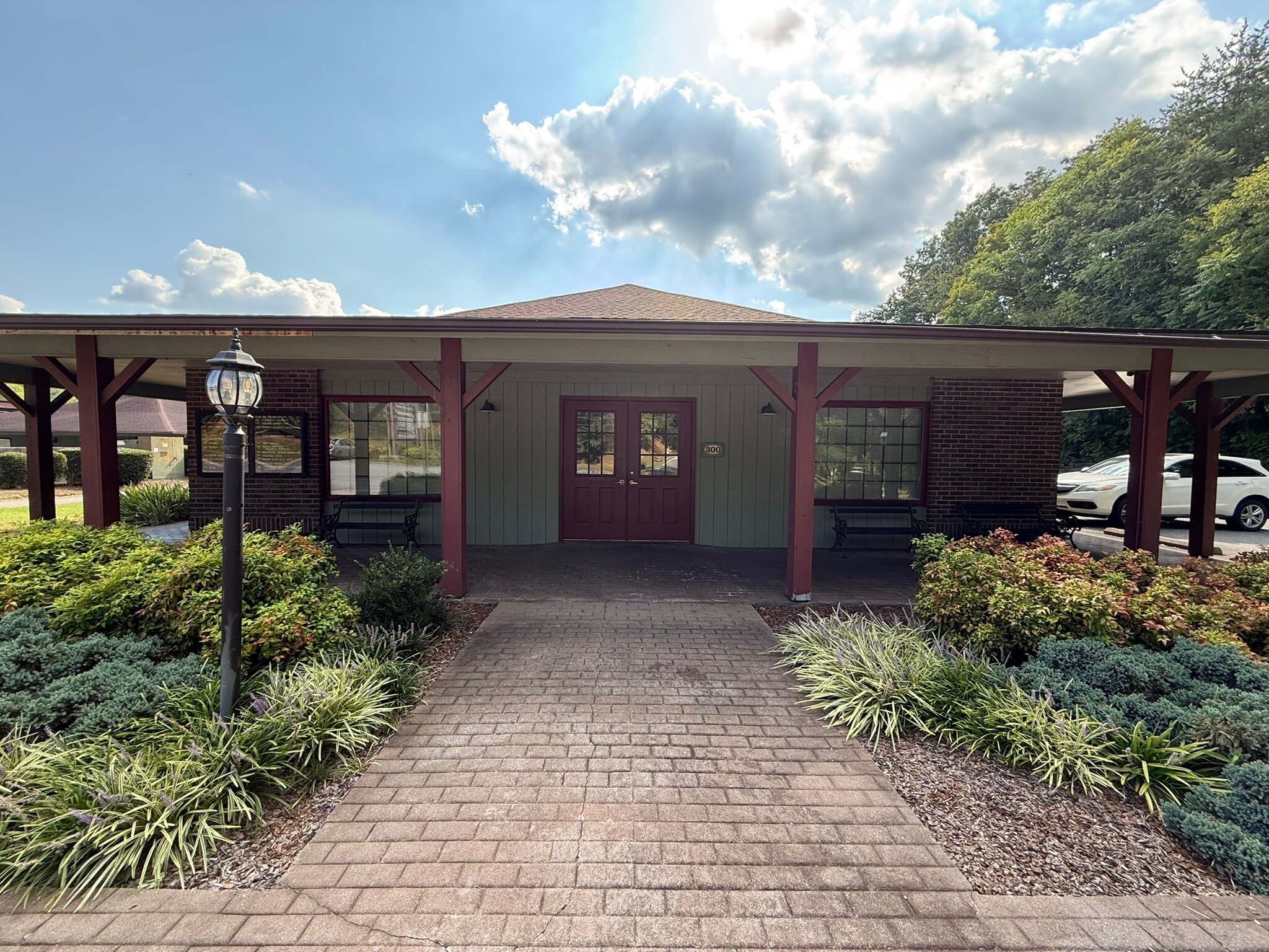 2700 S Roan St, Johnson City, TN for lease Interior Photo- Image 1 of 13